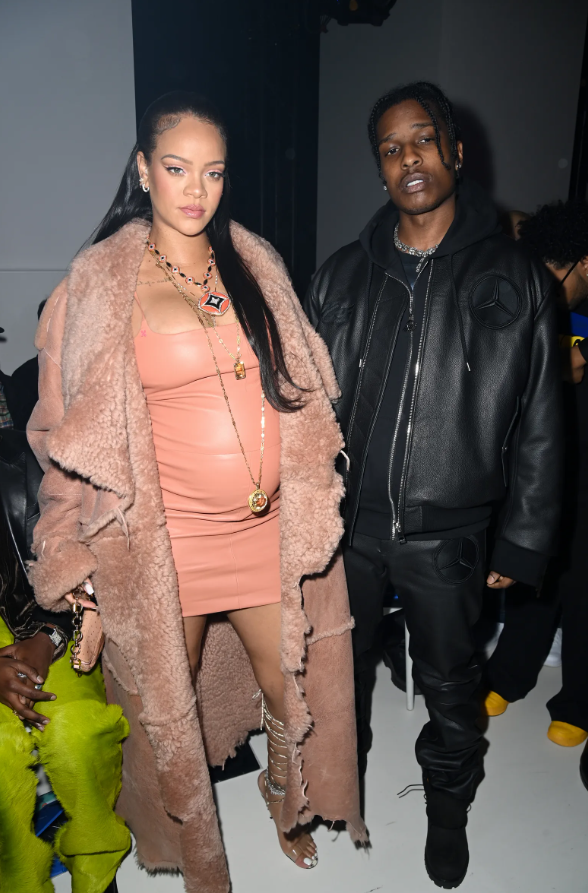 Rihanna Hamilelik Stilinin Standartlarını Değiştiriyor
