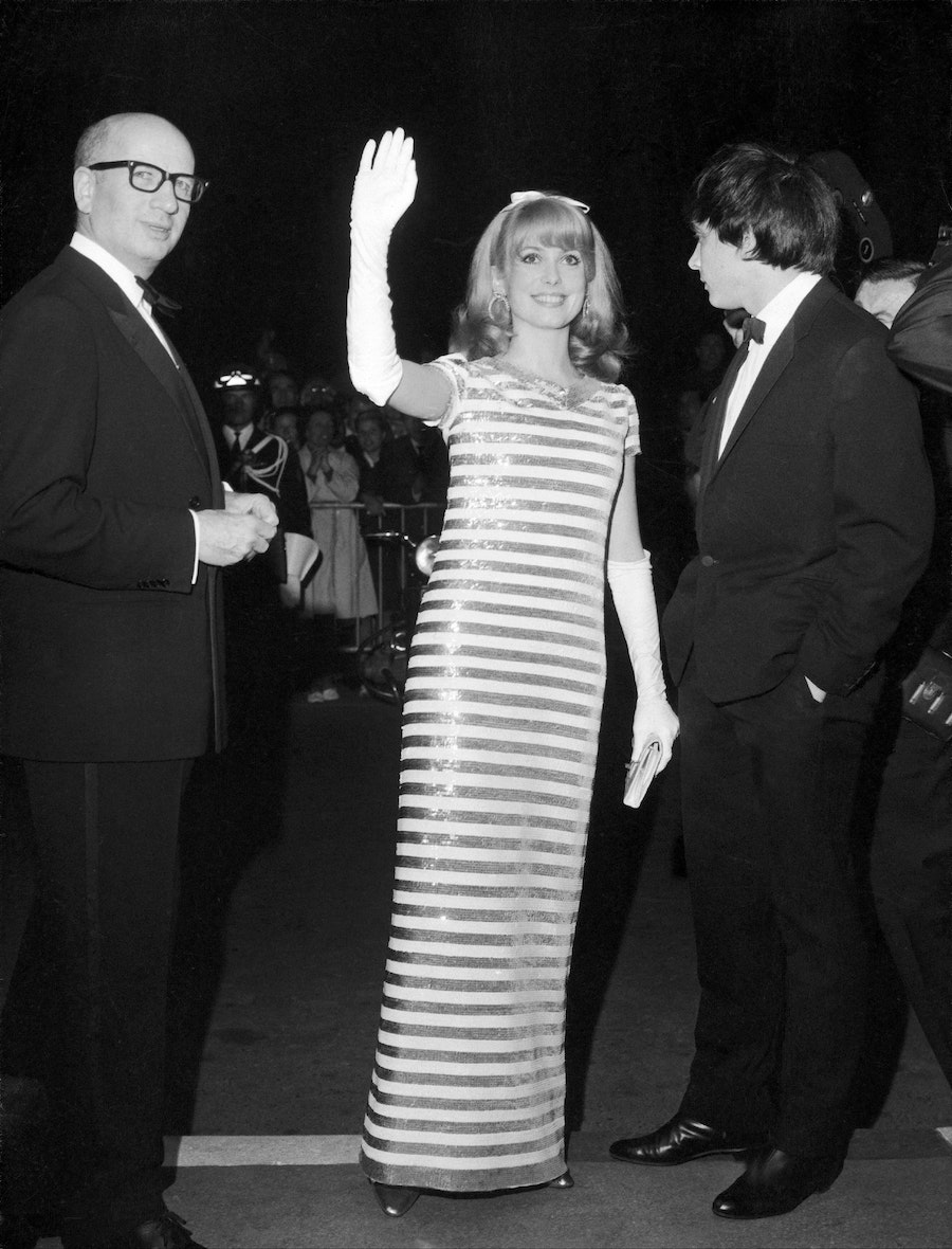 Catherine Deneuve, 1966'da Les Cendres filminin gösterimi için Cannes'ta.