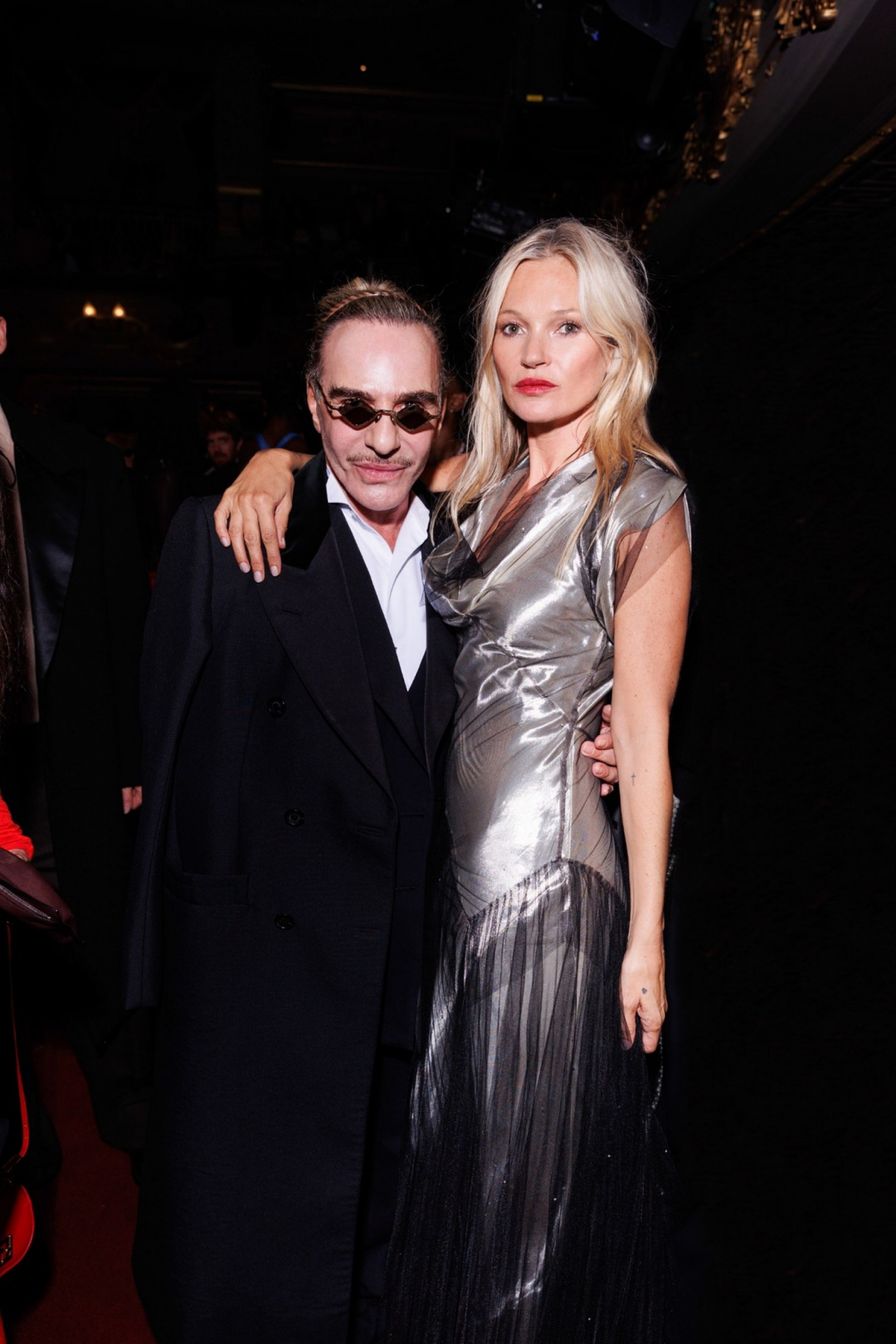 Kate Moss'un Vogue World: London'da Giydiği Özel Lamé Elbise John Galliano'nun Süpermodele Aşk Mektubu