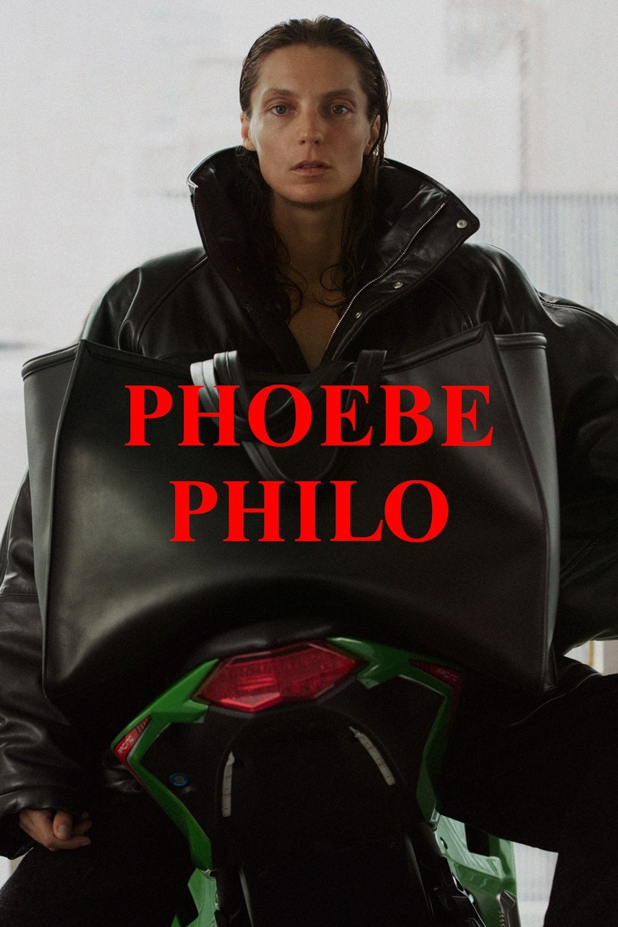 Phoebe Philo'nun Kendi Adını Taşıyan İlk Koleksiyonu Kendinden Emin, Tavizsiz Bir Zevk