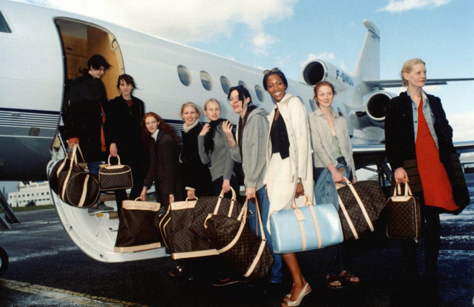 naomi campbell, louis vuitton luggage