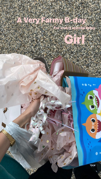 gigi-hadid-bella-hadid-photo-kids