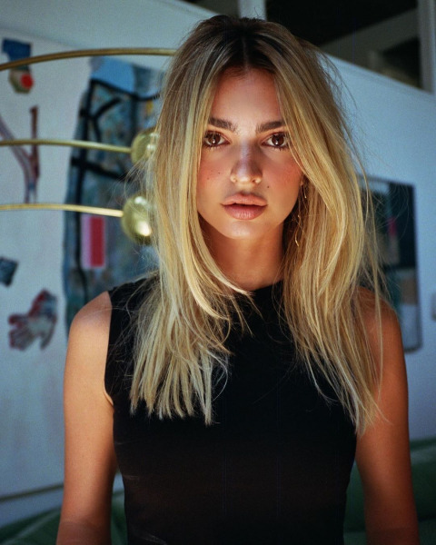 emily-ratajkowski-blonde-hair-model
