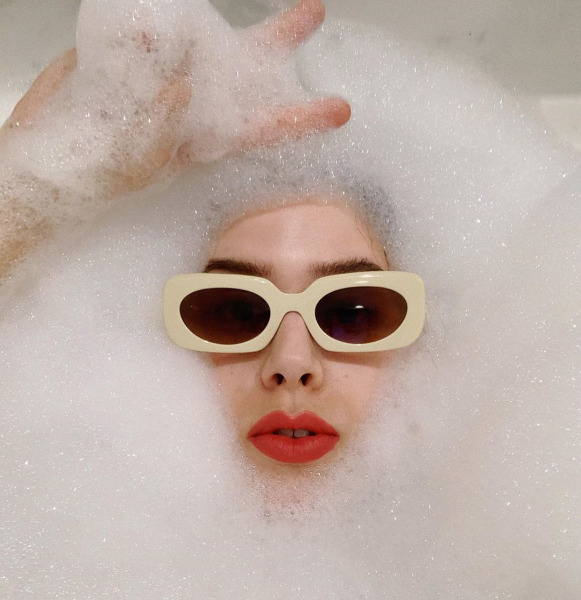 face-bubble-bath-model