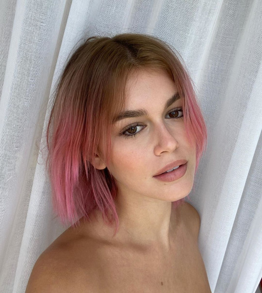 kaia-gerber-hair-blonde-pink-guido-palau-color