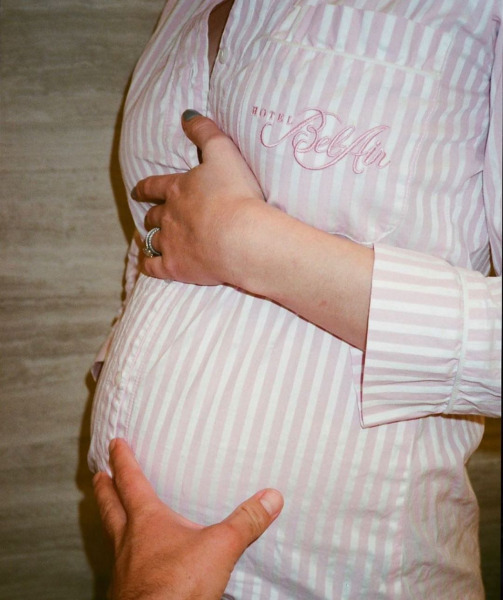 Sophie-turner-celebrity-pregnancy-belly