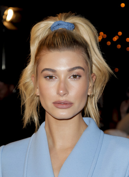 hailey-baldwin-bieber-red-carpet-hair-makeup-beauty