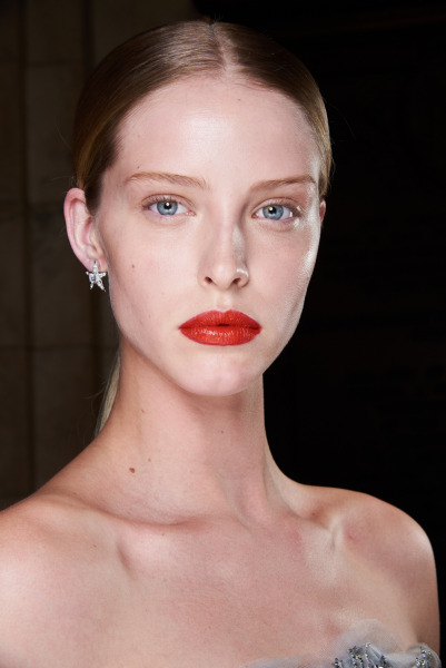 vogue-runway-red-lipstick-makeup