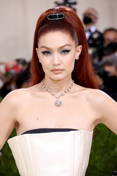 gigi-hadid-met-gala-2021-blue-eyeshadow