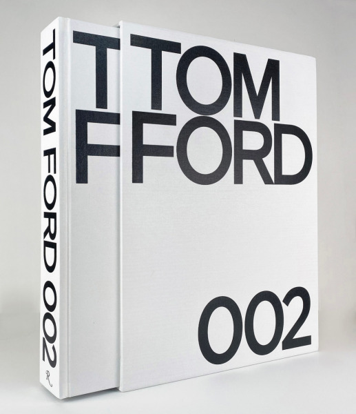 21-11/05/tom-ford-002-standing-with-case.jpg