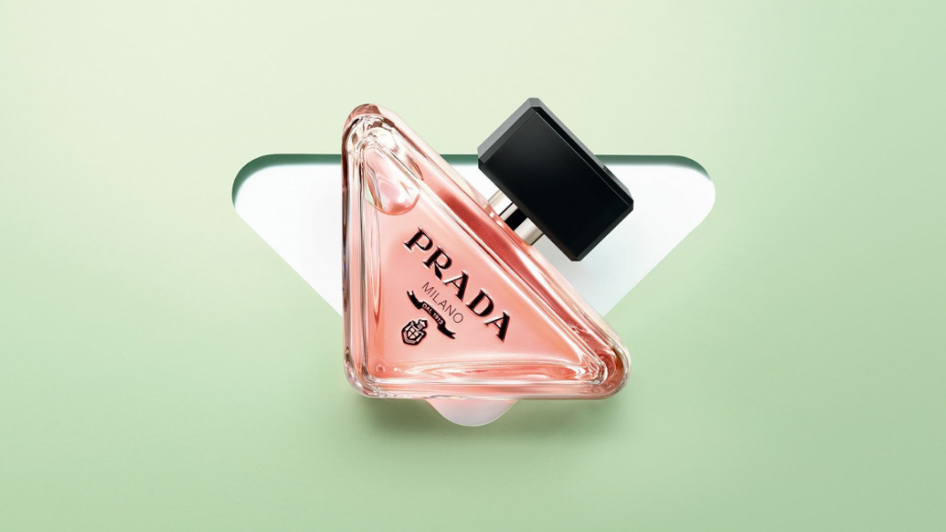 prada-beauty-emma-watson-perfume-paradoxe