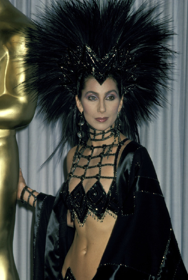Bu Elbise Oscar'lık mıydı Cher!?