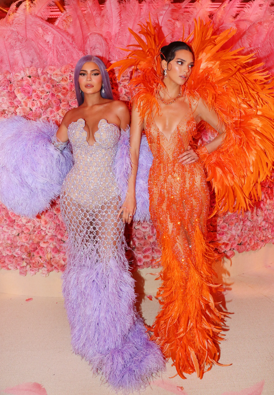 Kylie ve Kendall Jenner - Versace, 2019