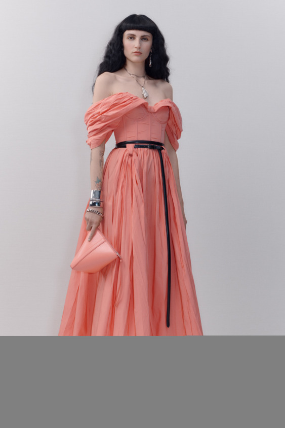 Penelope Cruz’un Pembe Görünümünden Skims’in Yeni Koleksiyonuna Haftanın Moda Haberleri
