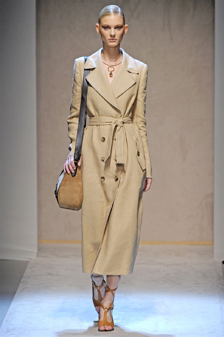 Пальто 2012. Плащ Феррагамо женский. Salvatore Ferragamo 2023. Salvatore Ferragamo 136180843. Trench 2011.