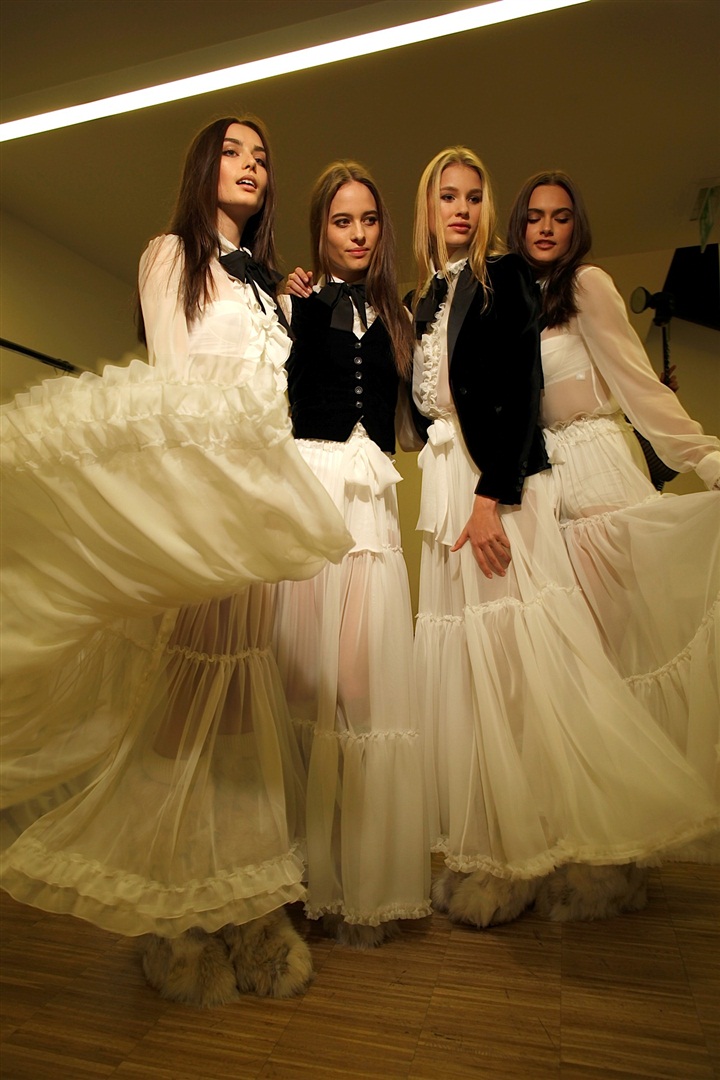 Tasarımcı ikili Dolce ve Gabbana, tek markaya odaklanmak için D&G'ye bu sezon veda ediyor.