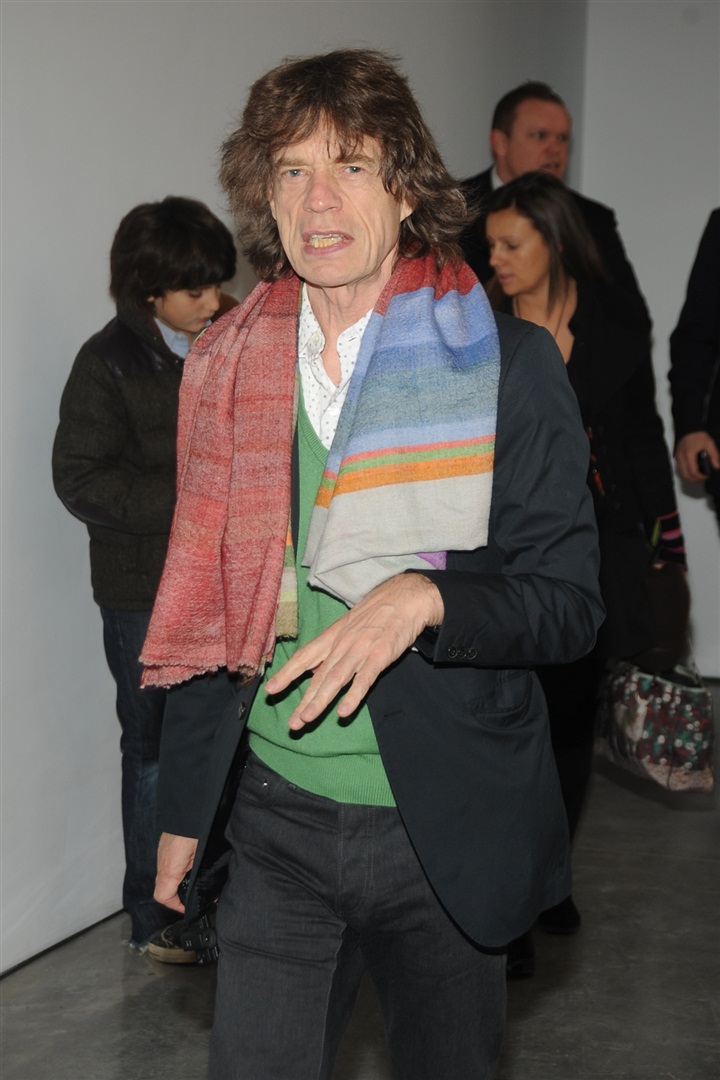 Kendine özgü stiliyle 50 yılı geride bırakan Mick Jagger stili, bir fotoğraf kitabında toplandı.