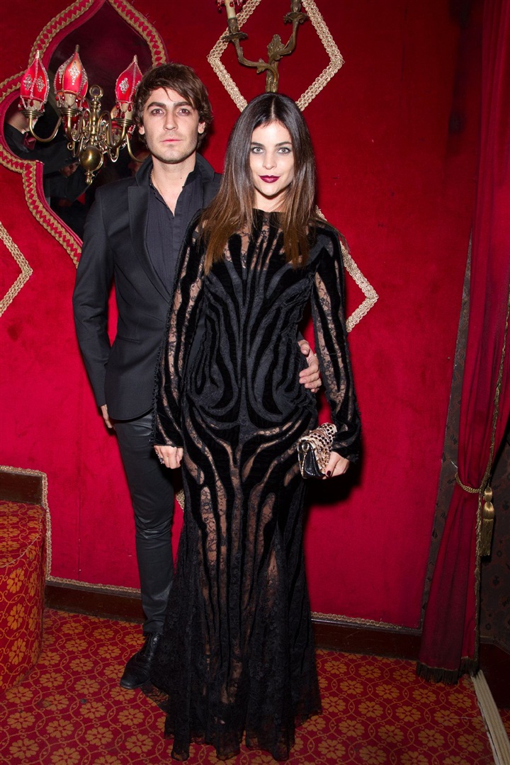 Carine Roitfeld, Paris Moda Haftası sırasında vampir temalı bir balo düzenledi.