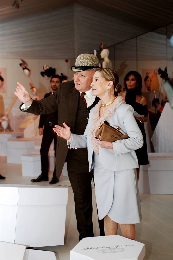 Meslekte 30. yılını kutlayan şapka tasarımcısı Stephen Jones'un sergisi İstanbul'da açıldı.