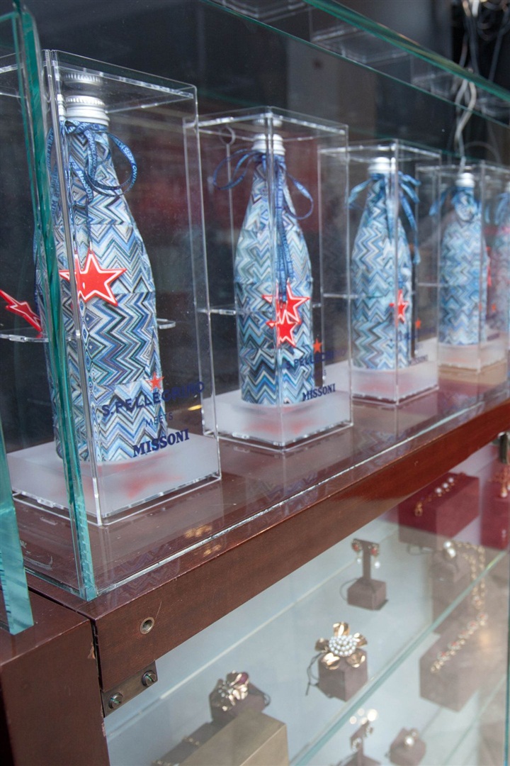 St Pellegrino ve Missoni işbirliğiyle tasarlanan şişeler Nişantaşı Beymen'de tanıtıldı.