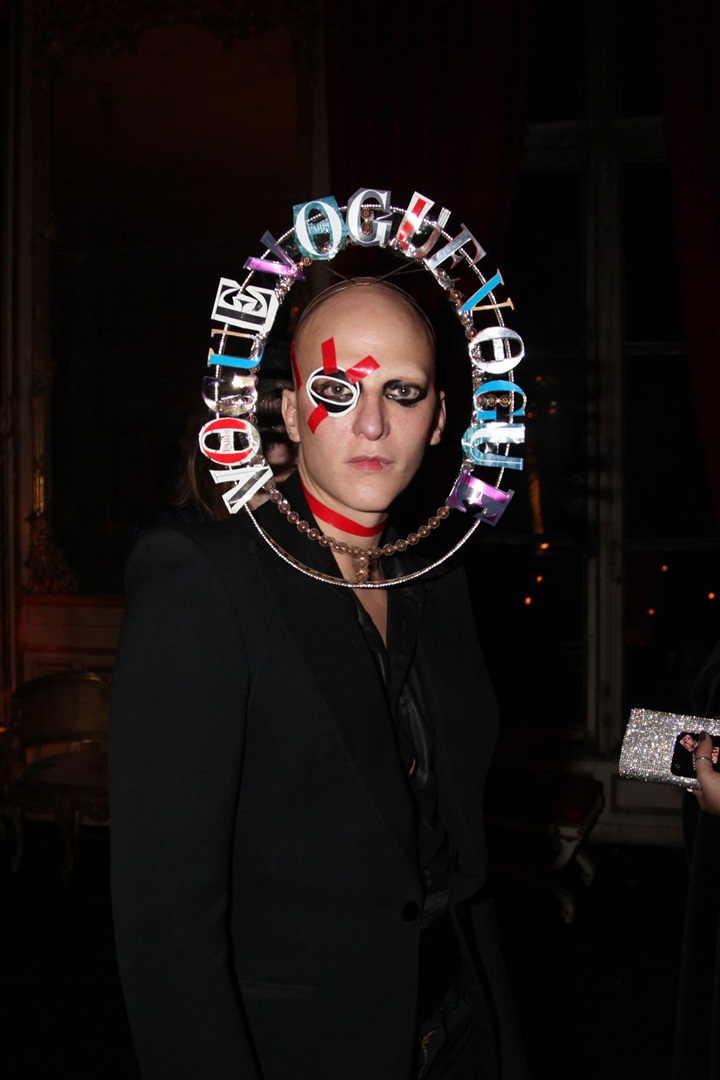 Vogue Paris, 90. yaşgününü görkemli bir maskeli baloyla kutladı.