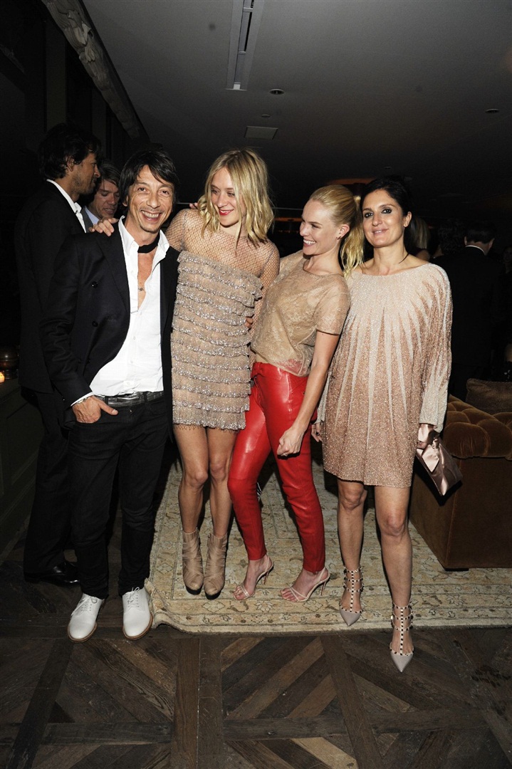 Valentino'nun Los Angeles'taki partisi abartıdan uzak şıklıkta isimlerle doluydu.