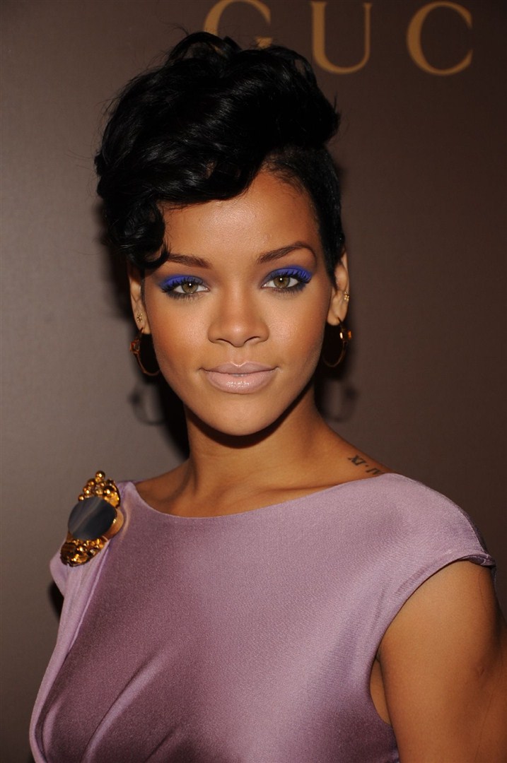 TBT: Dünden Bugüne Rihanna'nın En İyi Görünümleri