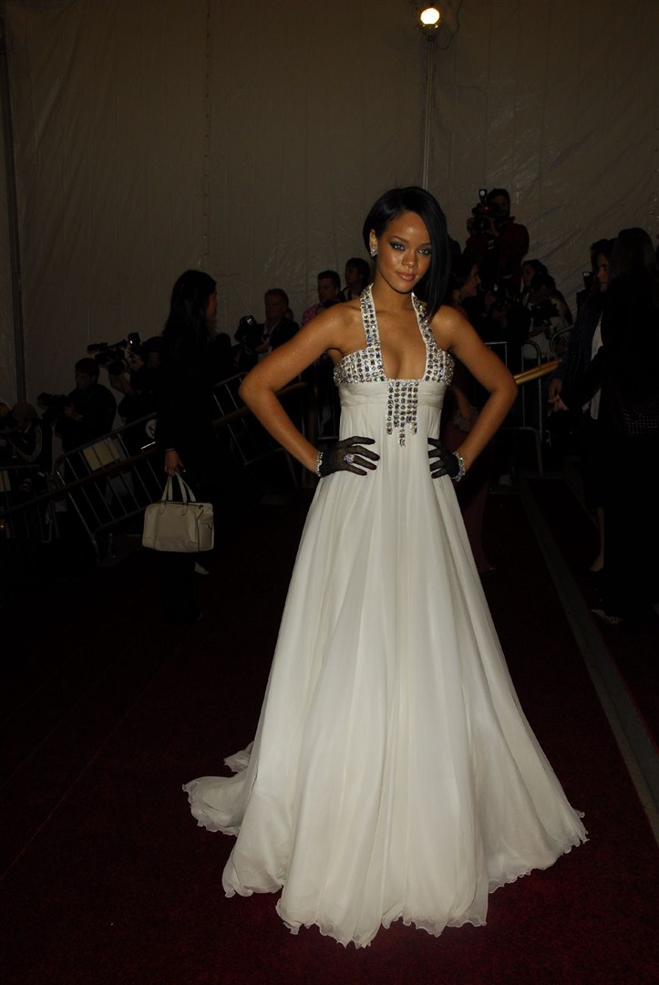TBT: Dünden Bugüne Rihanna'nın En İyi Görünümleri