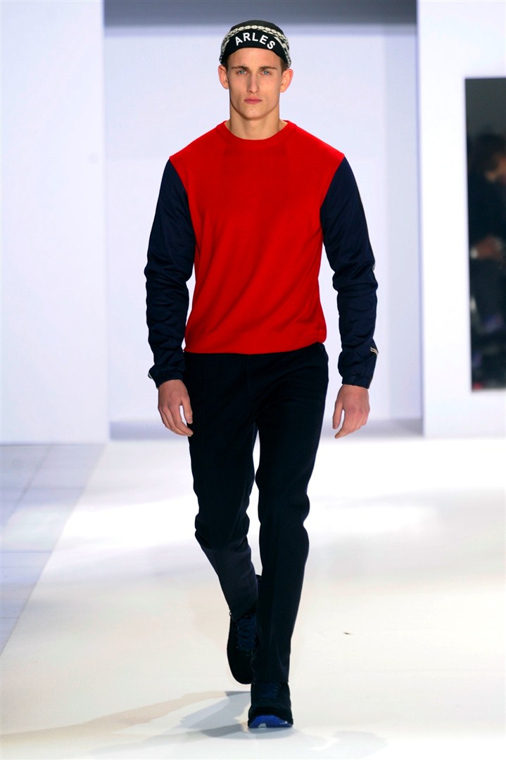 2012-2013 Sonbahar/Kış Erkek Giyim defilelerinde hakim renk kırmızıydı.