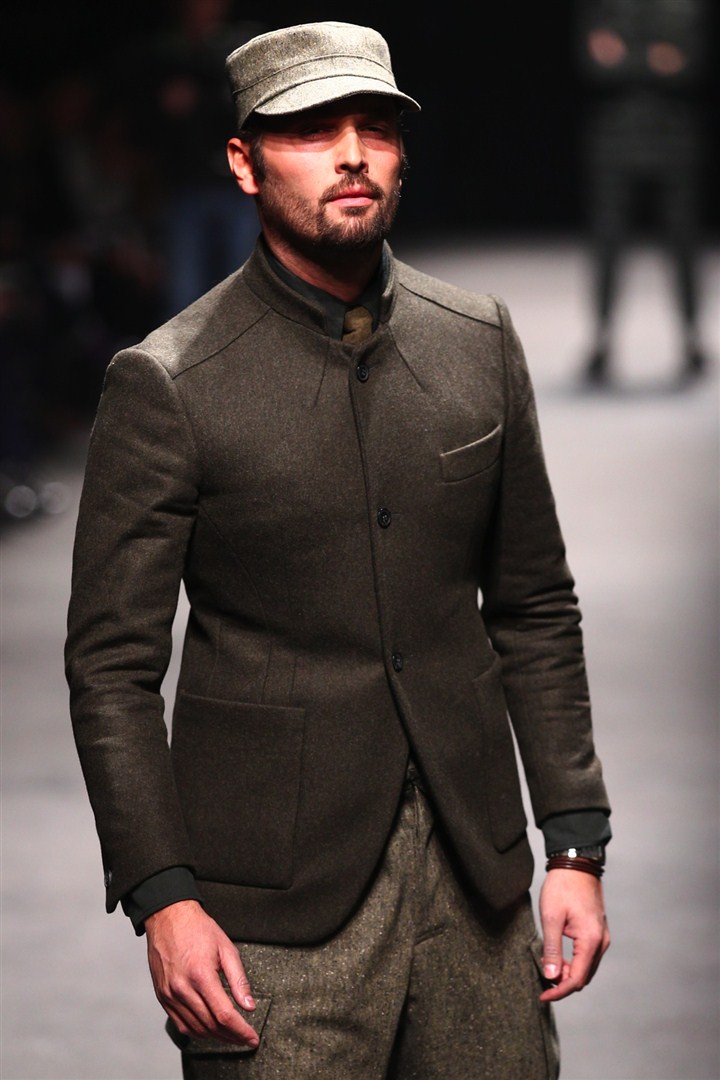Ümit Benan 2012-2012 Sonbahar/Kış Erkek Giyim Koleksiyonu Milano'da podyumdaydı.