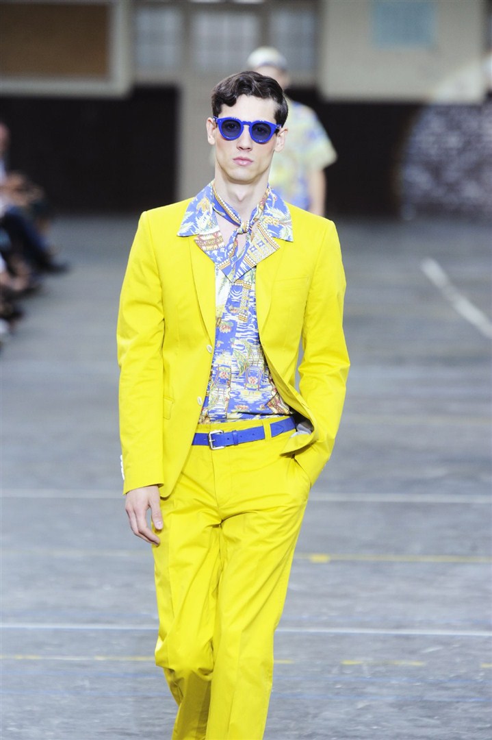 2012 İlkbahar/Yaz  Erkek Giyim koleksiyonlarında renkler gökkuşağından ödünç alındı.