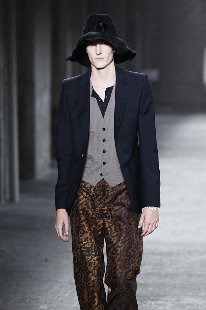 Paris ve Milano'daki 2012 İlkbahar/Yaz Erkek Giyim haftaları erkeklere şapka çıkardı.