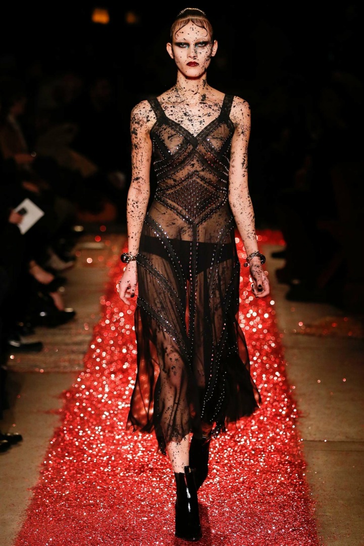 Flashback: Riccardo Tisci'nin Çarpıcı Givenchy Tasarımları
