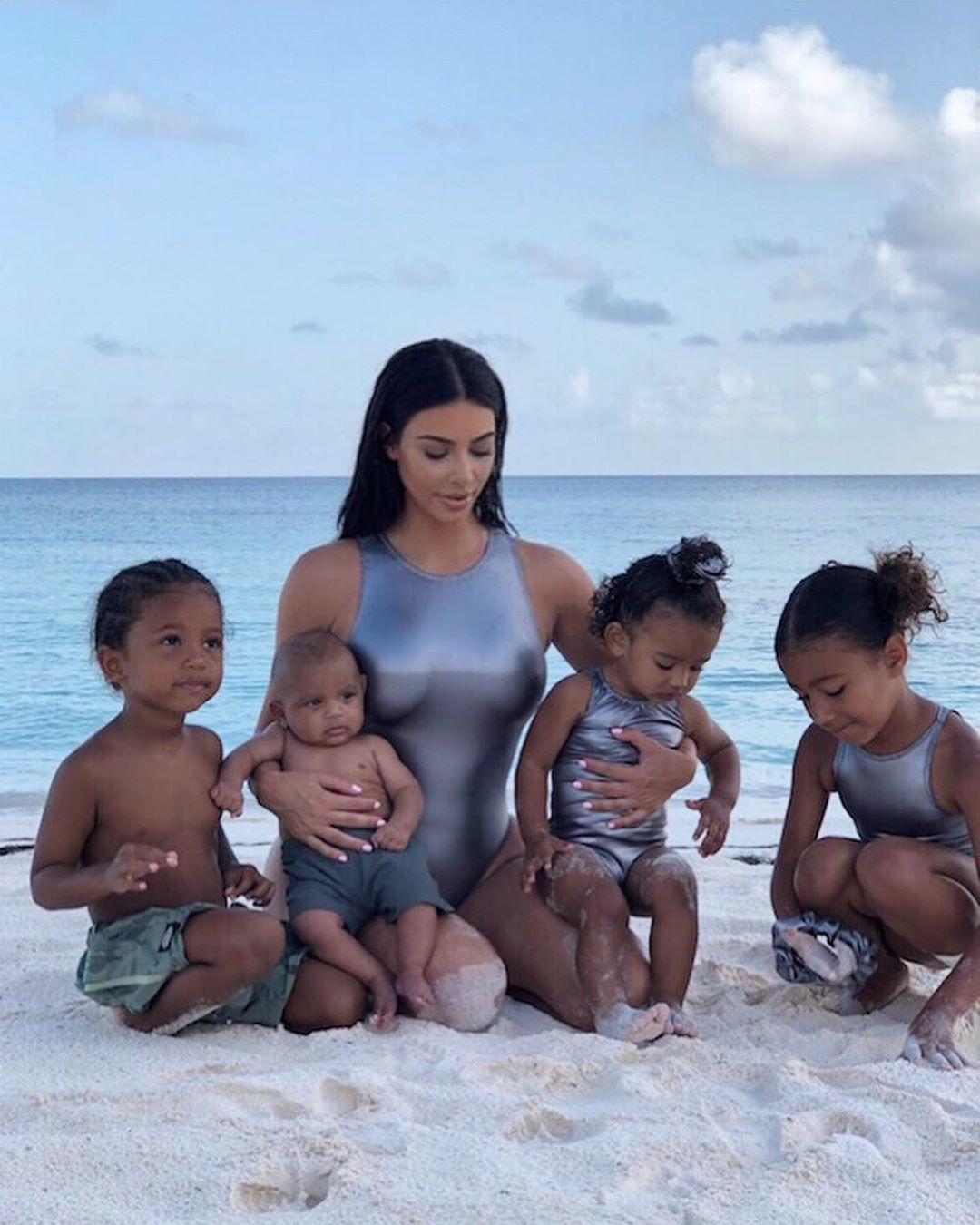Kim Kardashian'ın Aile Boyu Bahamalar Tatili