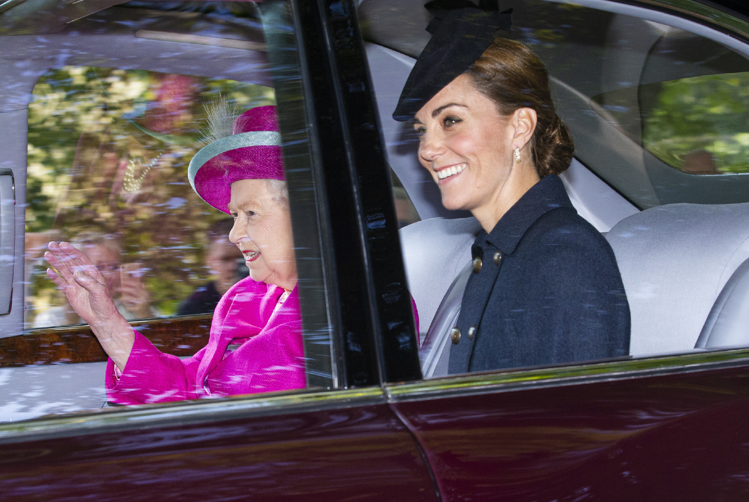 Kate Middleton ve Kraliçe 2. Elizabeth Aynı Araçta!