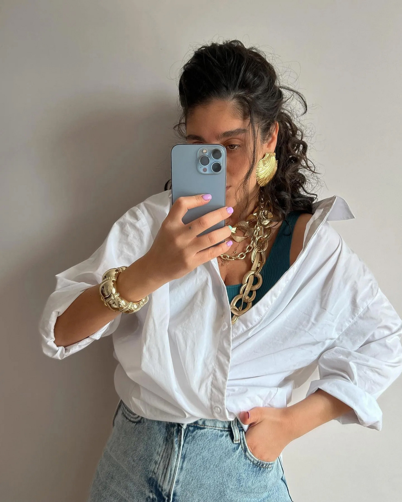 Haftanın Moda Instagram'ları: Minimalist Gömlekler