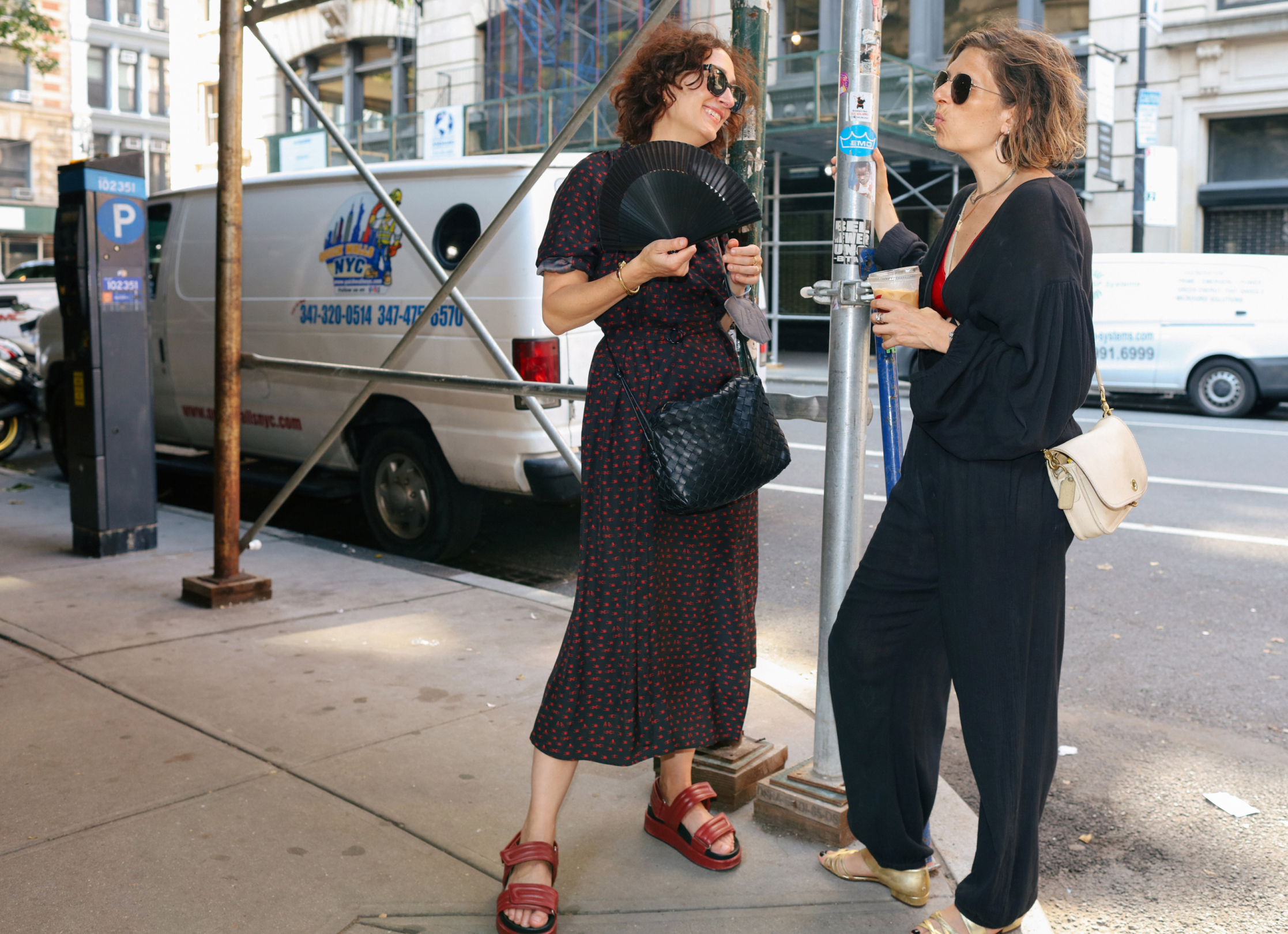 Sokak Stili: 2024 İlkbahar/Yaz New York Moda Haftası
