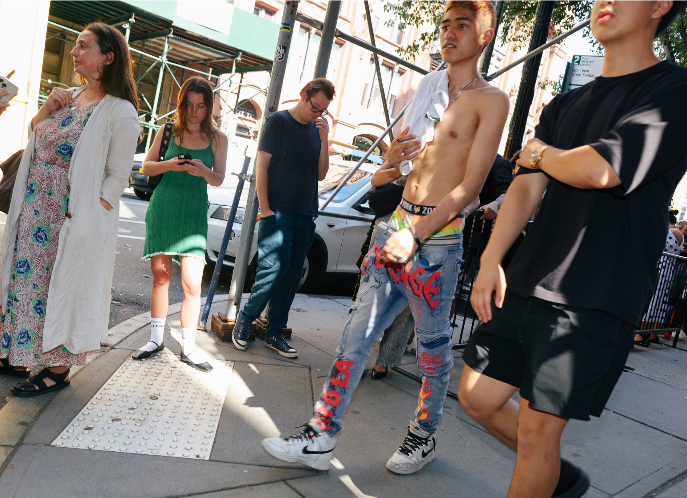 Sokak Stili: 2024 İlkbahar/Yaz New York Moda Haftası