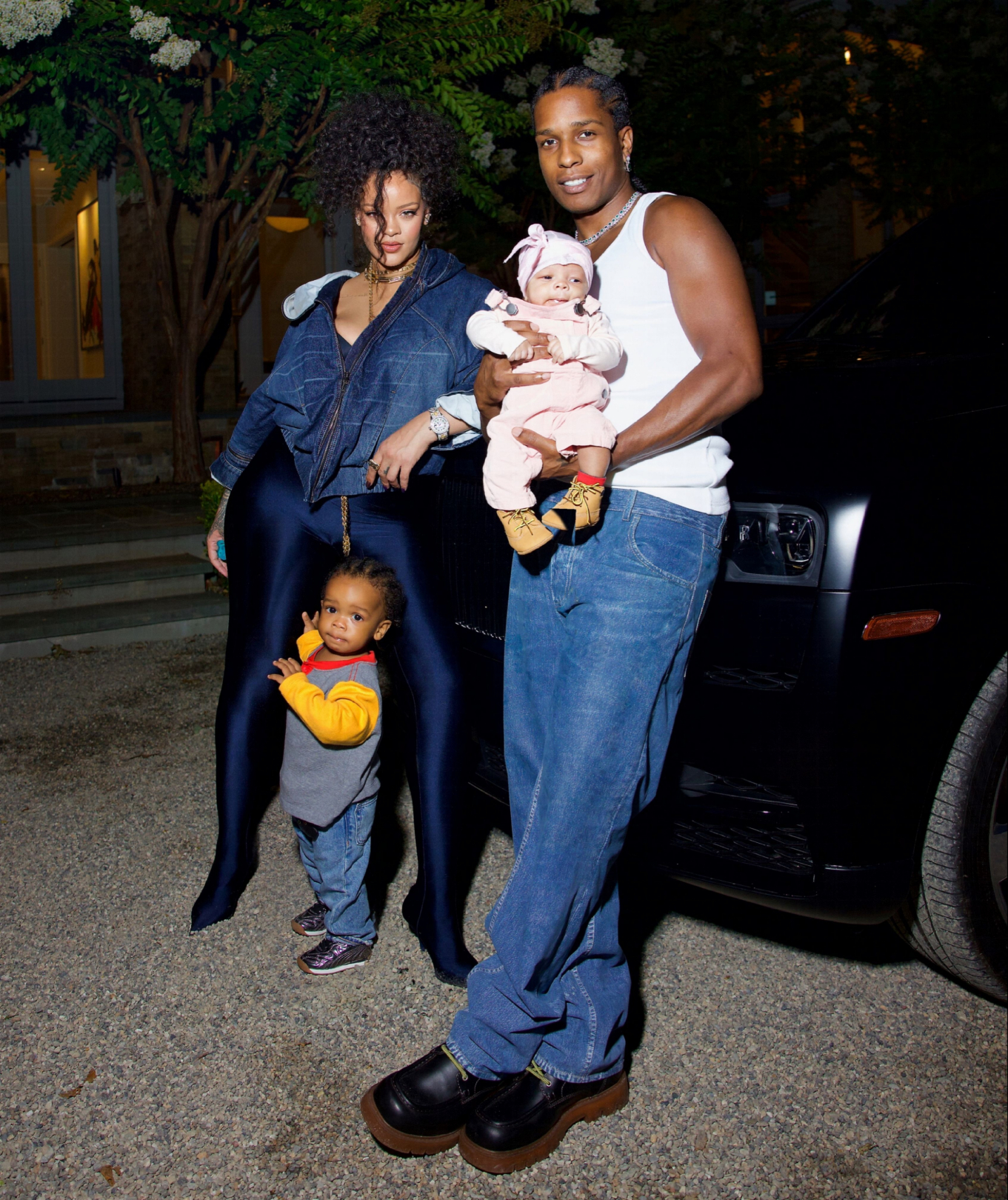 Rihanna ve A$AP Rocky Oğulları Riot Rose'un İlk Fotoğraflarını Yayınladı